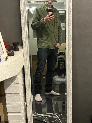 Field jacket grön - Field jacket i grön färg - riktigt fin - storlek M - super fint skick - 299kr✅🤝