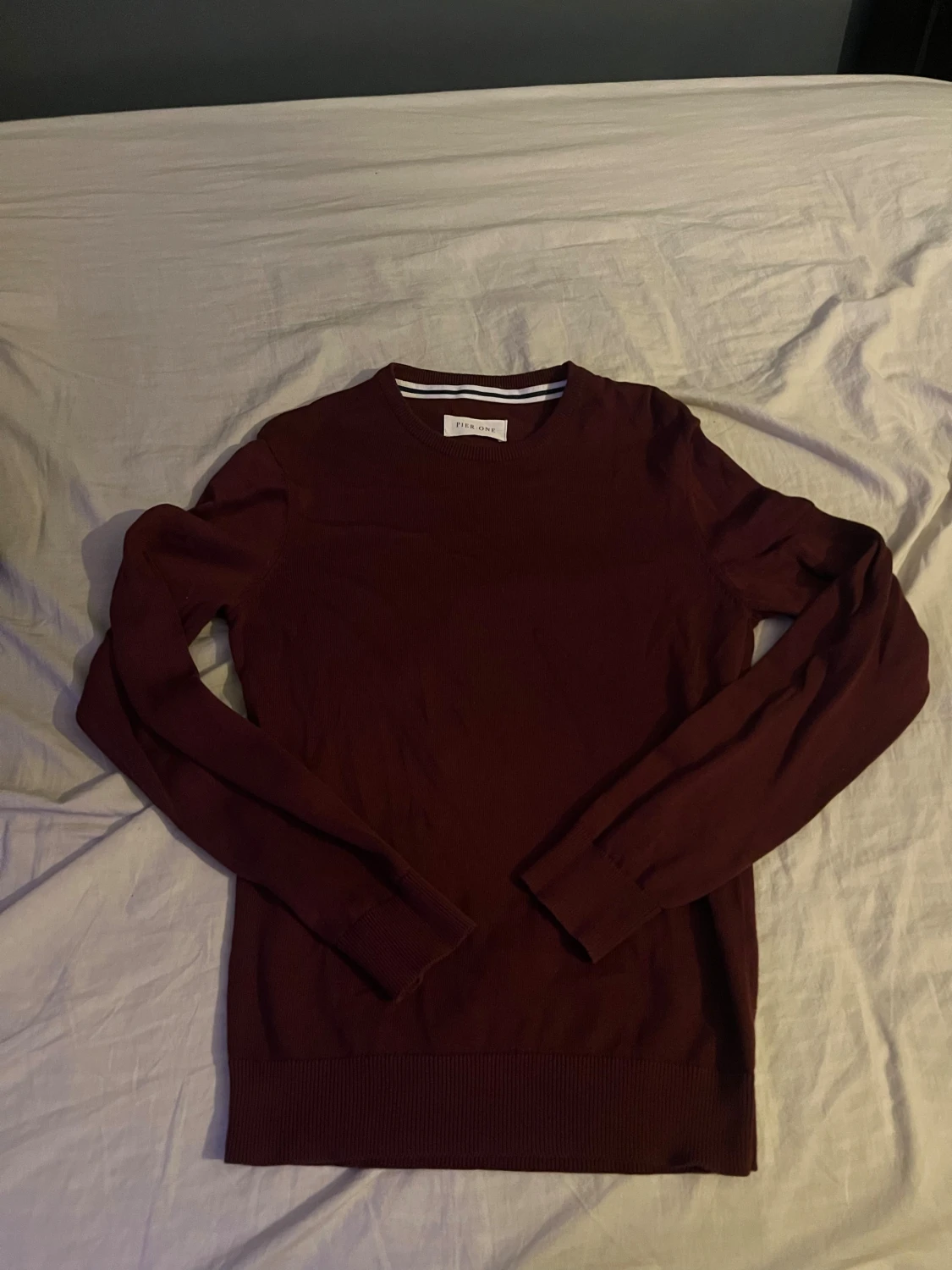 Mörkgrå och vinröd stickad tröja båda är xs - 1