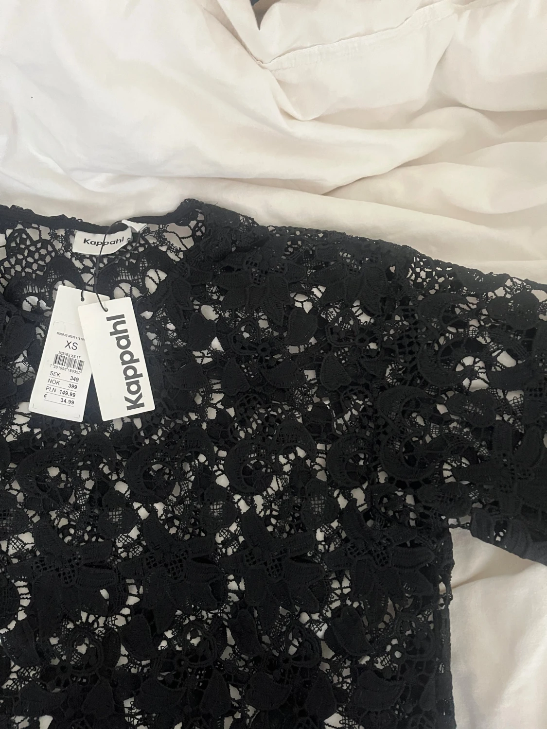 Svart spetsblus från Kappahl XS - 1