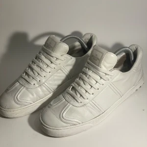 Valentino Flycrew - Säljer nu ett par flycrews, kontakta vid några frågor!