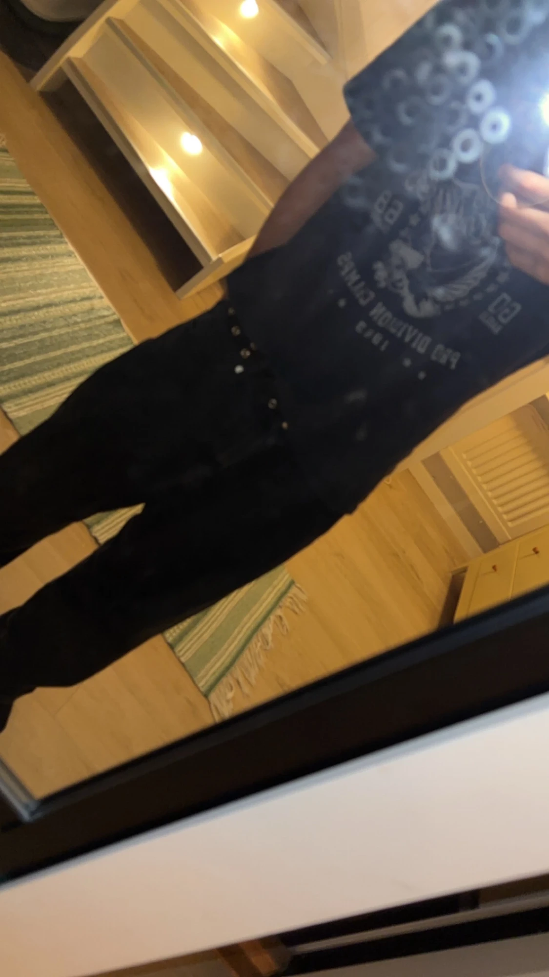 Svart t-shirt med New York-tryck - 1