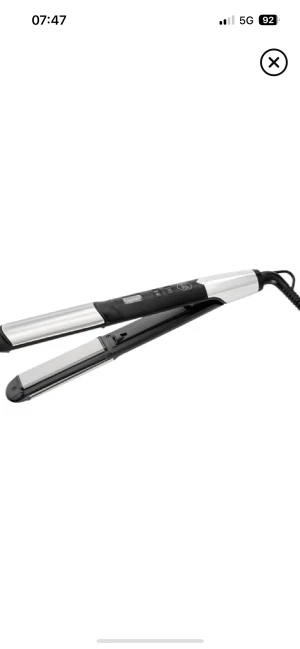 Björn Axén plattång  - Professionell plattång från OBH Nordica Björn Axén Tools med digital display och justerbar temperatur. Keramiska plattor för skonsam styling. Produkten ser ut att vara i mycket gott skick utan synligt slitage eller defekter.