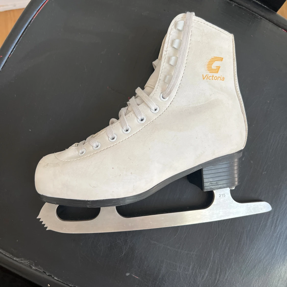 Vita konståkningsskridskor Graf Victoria - 1