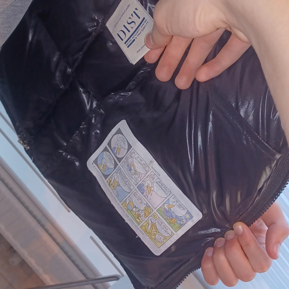 Svart Moncler dunjacka med huva - 4