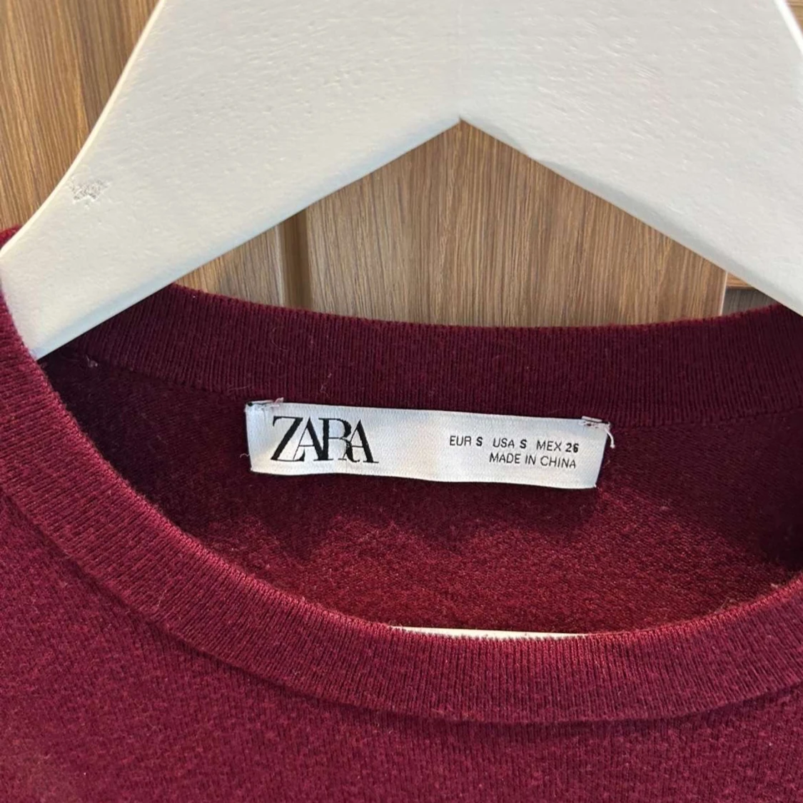 Vinröd stickad tröja från Zara - 3