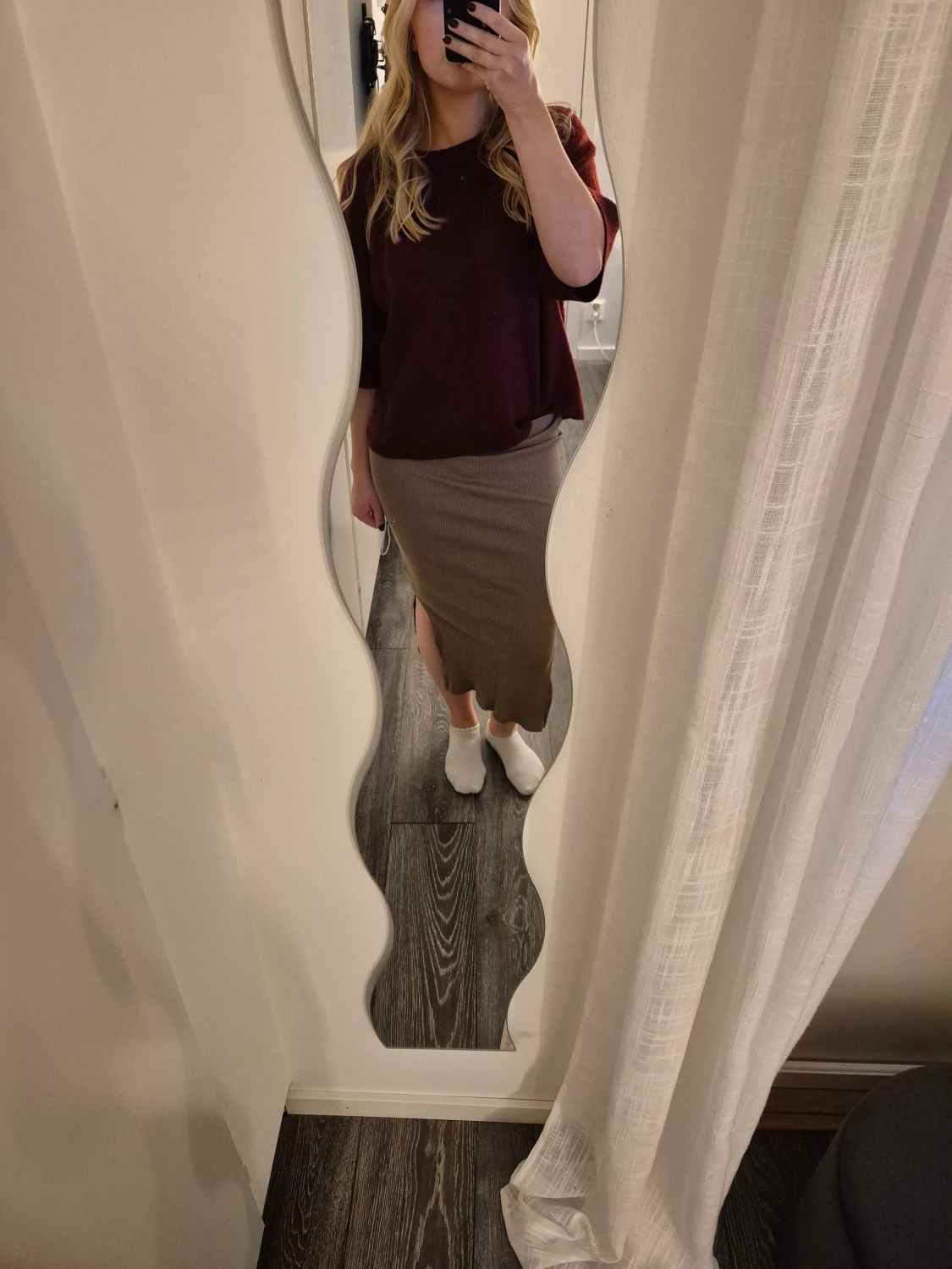 Beige ribbad långkjol med slits