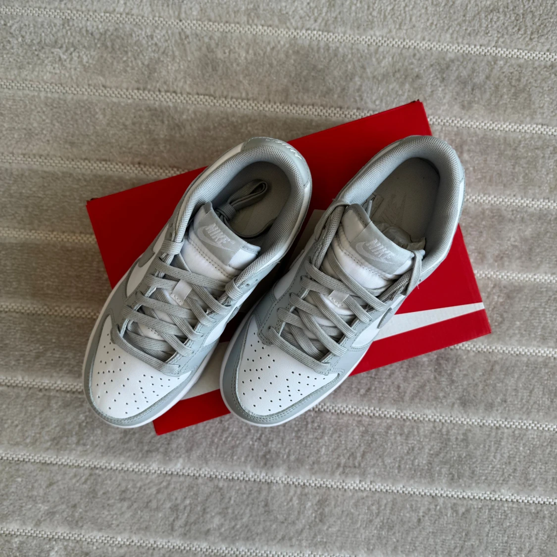 Nike Dunk Low White Light Smoke Grey Skor - 2