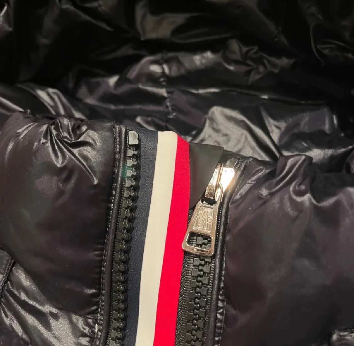 Svart Moncler pufferjacka med huva - 3