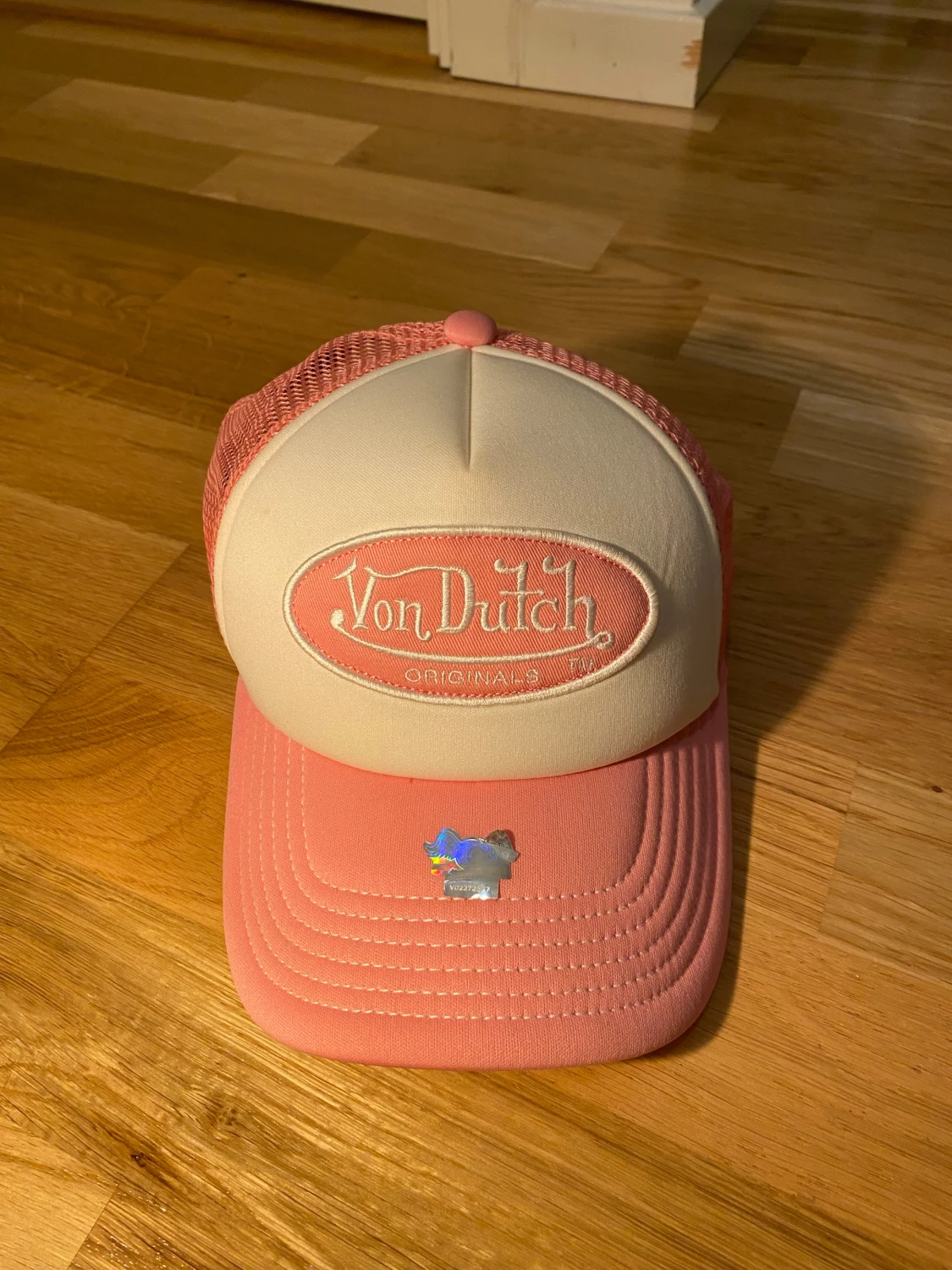 Rosa och vit Von Dutch truckerkeps