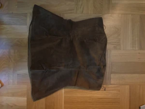 Brun korsett-topp från Zara - Så snygg brun tubbtopp i Manchester tygg! Helt ny utan prislapp. Storlek S