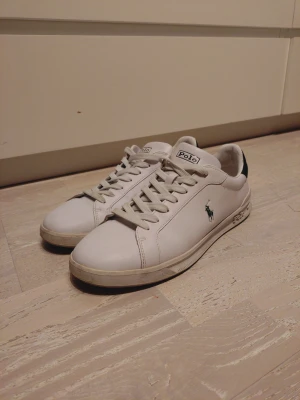 Ralph lauren sneakers - Polo Ralph Lauren sneakers  Size 43  Mycket bra skick, nästan som nya  Se bilder för slitage