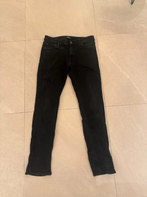 Jack&Jones Jeans - Säljer mina Jack&Jones jeans som är i topp skick! Storleken är 31/34 och modell REGULAR/CLARK. Säljer jeansen eftersom dom inte passar längre.