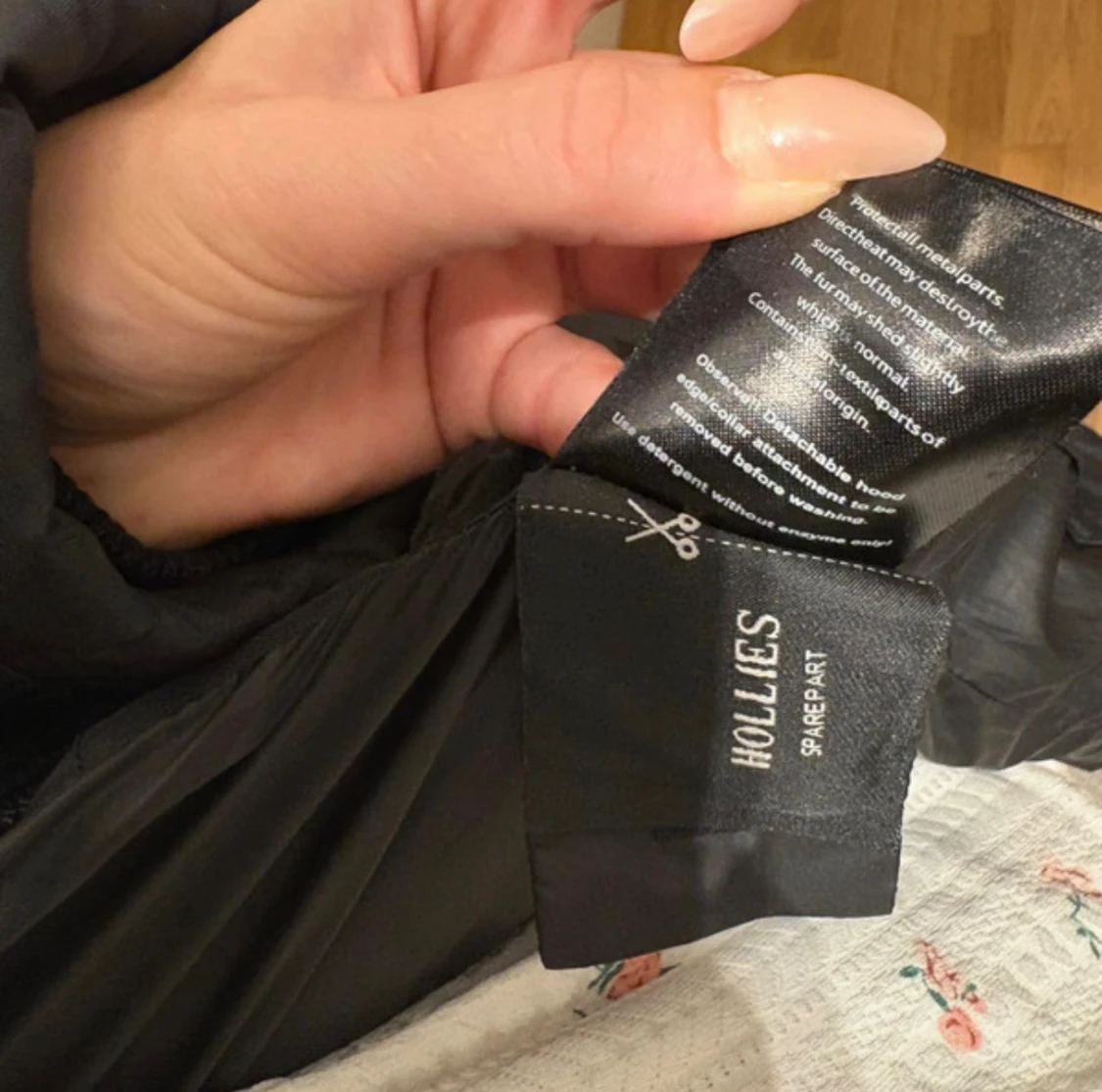 Svart pufferjacka med pälsluva - 5