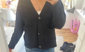 Kofta med knappar - Endast använd en gång