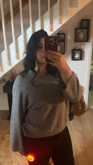 Grå stickad tröja  - Använt bara få gånger, från lager 157 