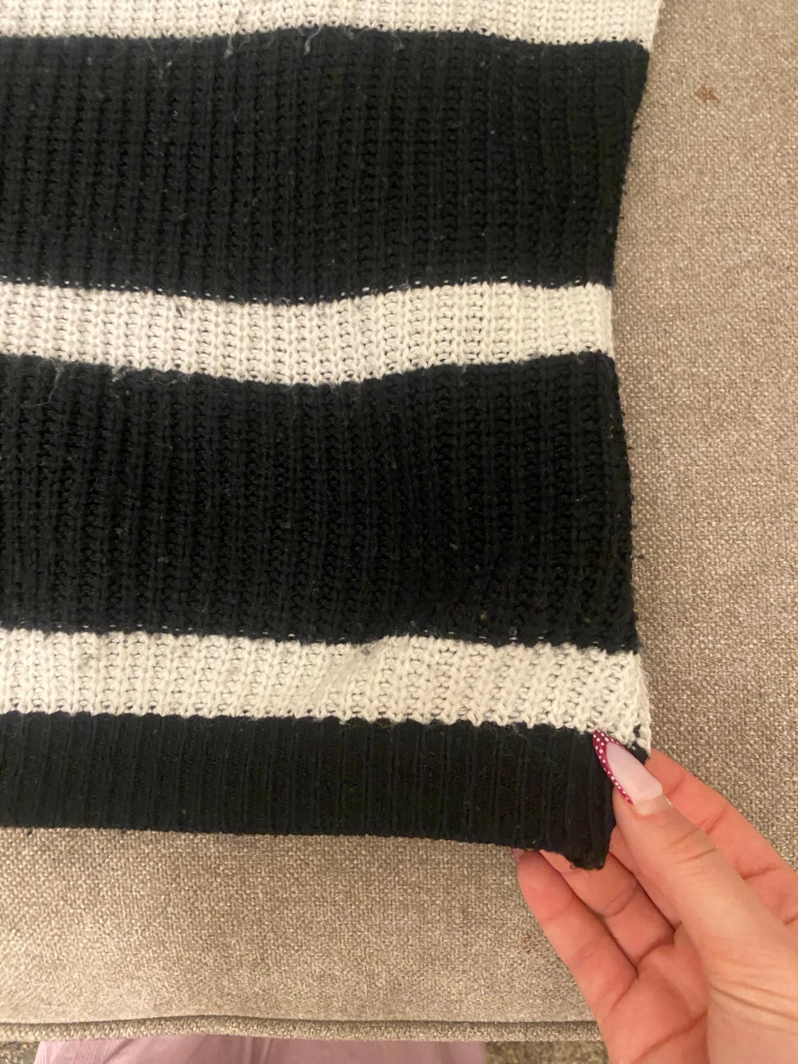 Svartvit randig stickad tröja - 4