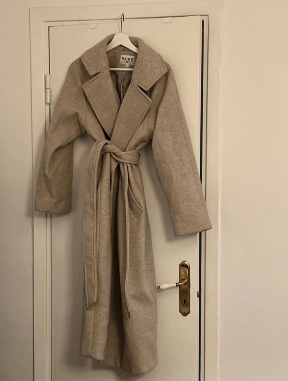 Beige kappa från NA-KD med bälte - 1