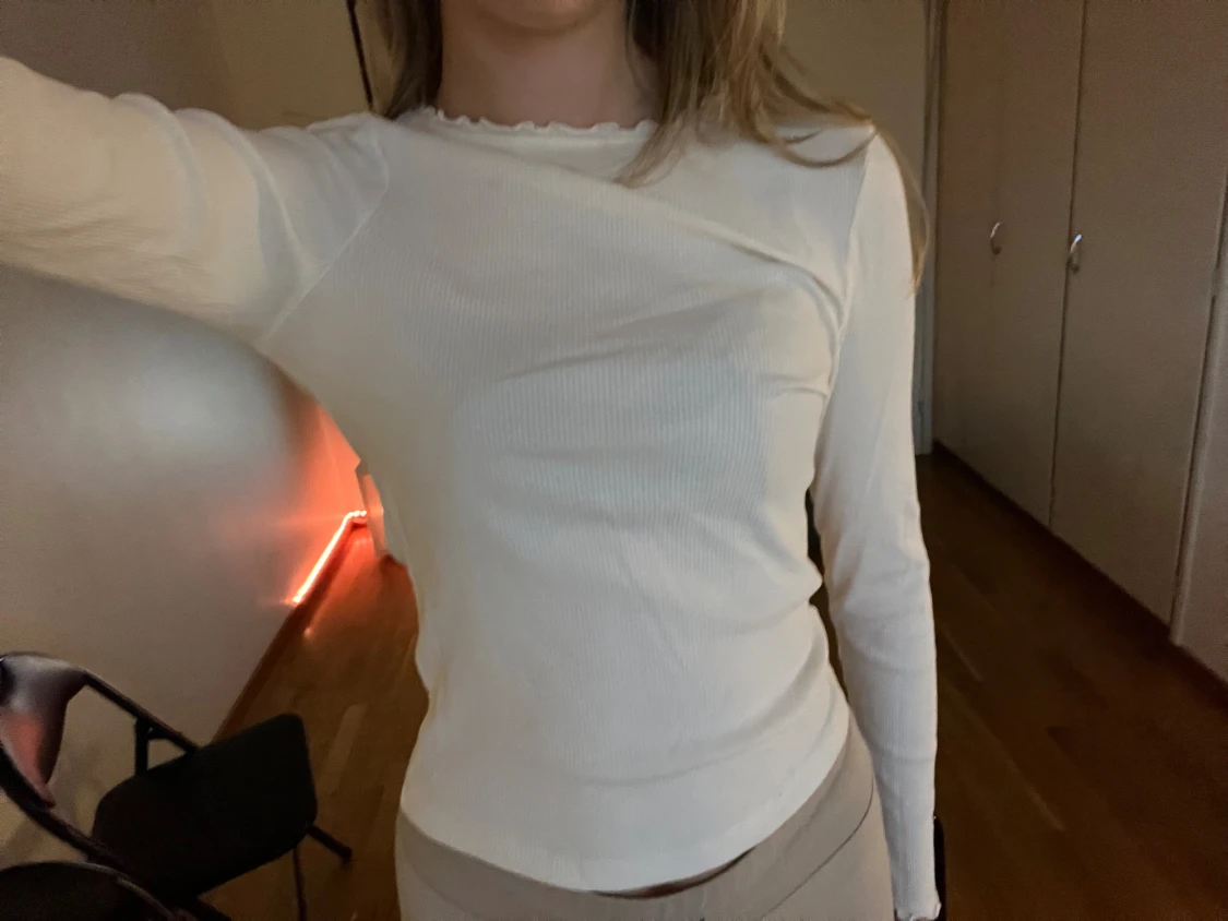 Vit ribbad långärmad topp - 1