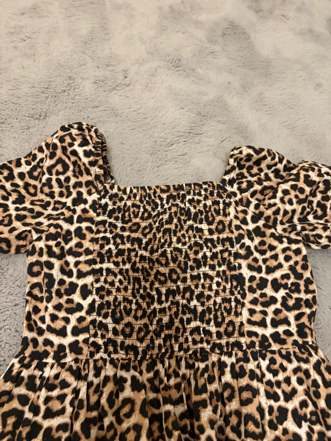 Leopardmönstrad blus med puffärm - 1