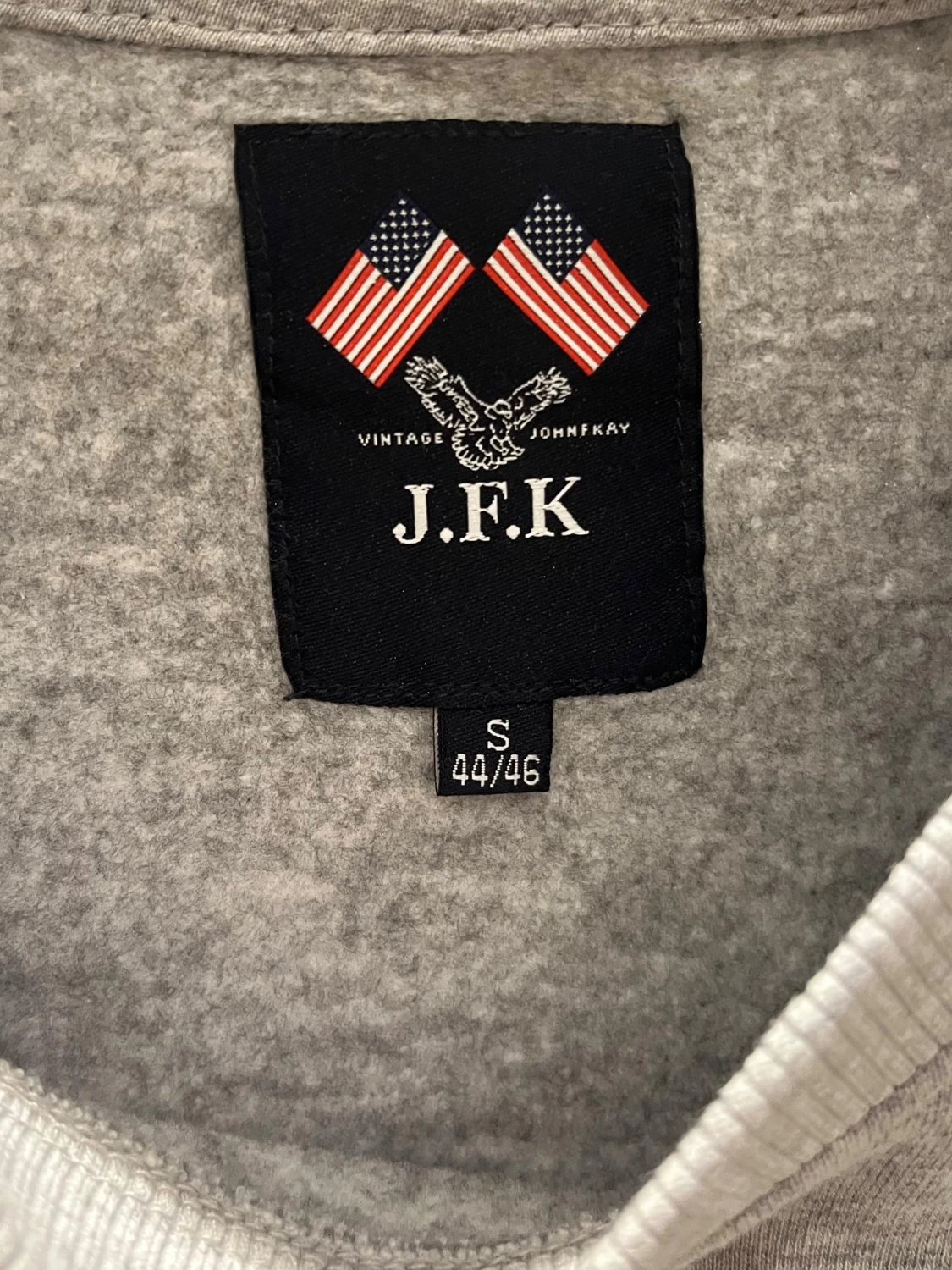 Grå sweatshirt från J.F.K med tryck - 2