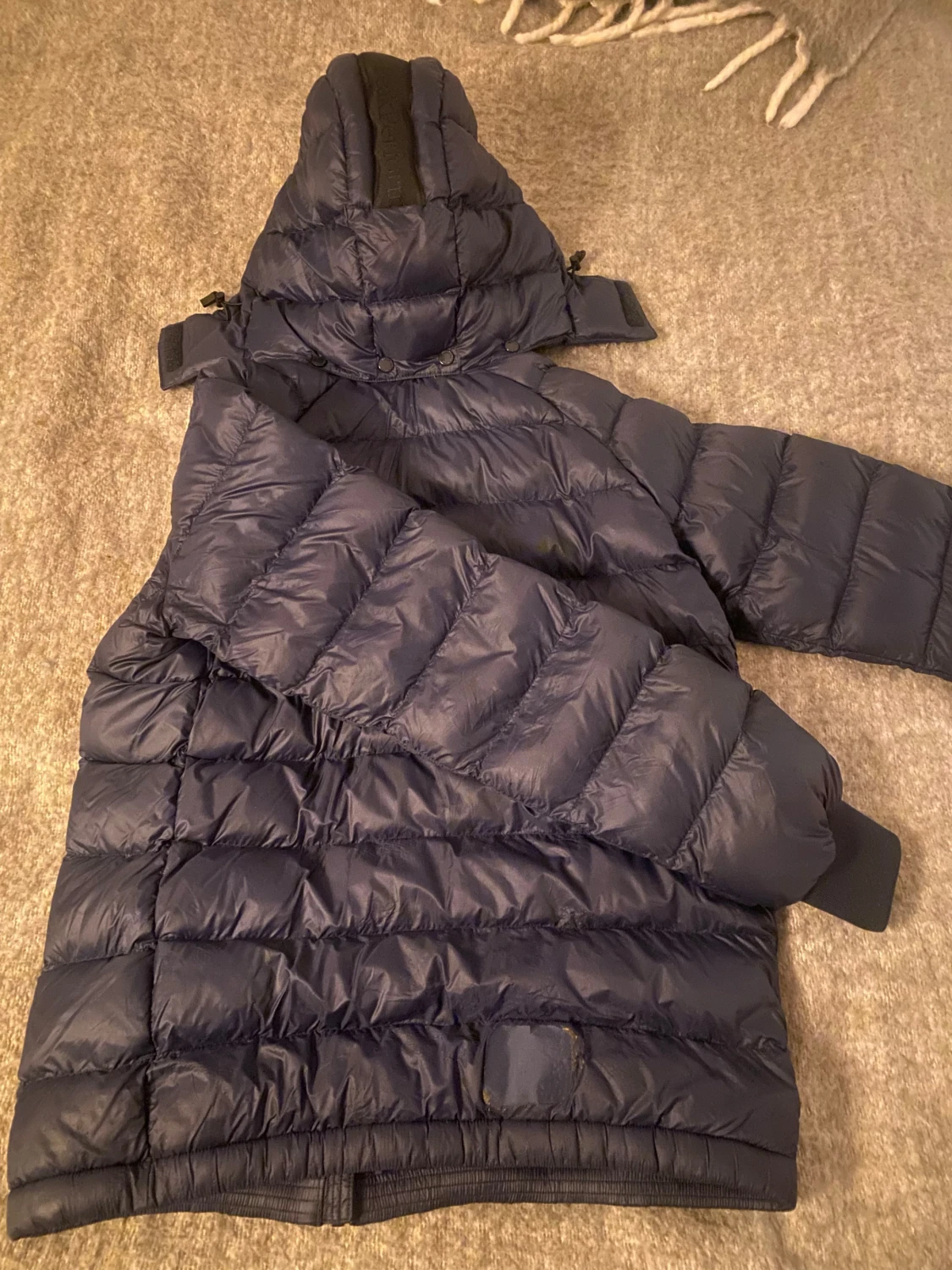 Mörkblå Peak Performance dunjacka - 1