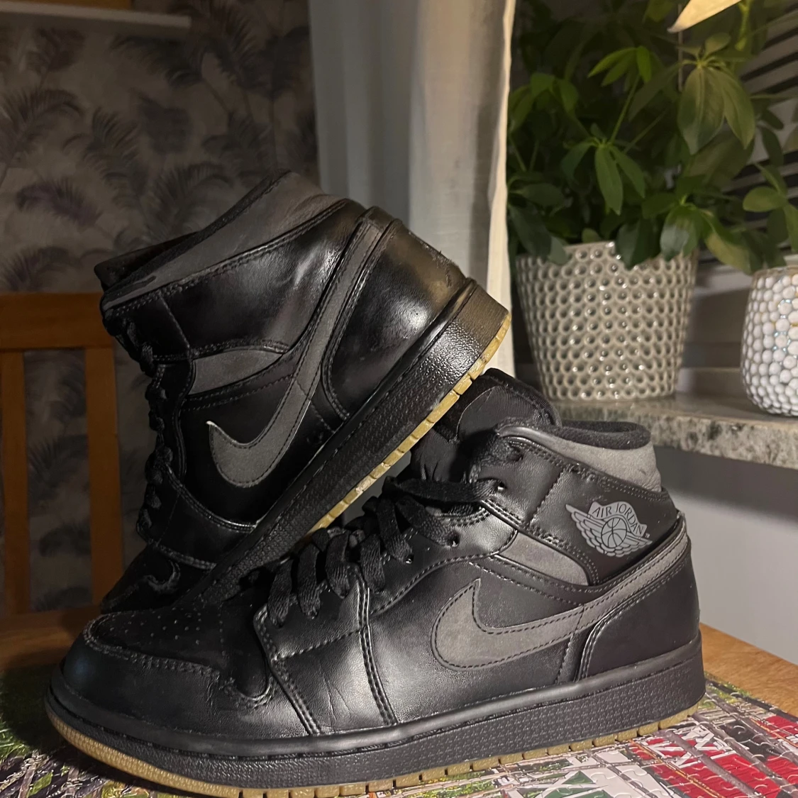 Nike Air Jordan 1 Mid Svarta Skinn