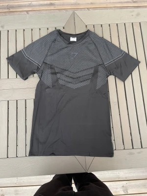 Gymshark onyx 2.0 tshirt - En onyx 2.0 tshirt från gymshark i topp skick! 