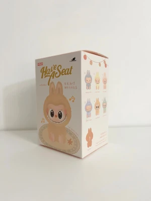 Lafufu - INTE ÄKTA! Have a seat Lafufu