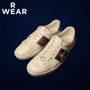 Gucci Ace Bee sneakers  - Gucci Ace Bee skor👟Storlek: 42, Skick: 9/10, Inga priser är hugget i sten, Fraktar alltid inom 24h efter köp🚚