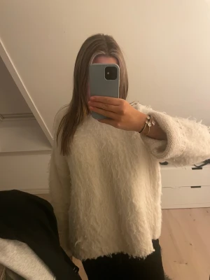 vit tröja - supermysig, skriv vid frågor!!