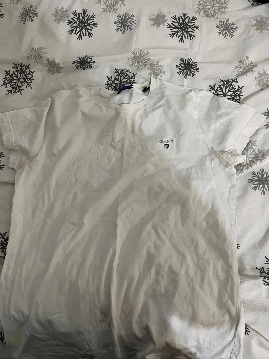 Vit t-shirt från GANT med logga