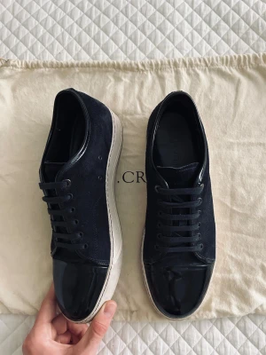 Lanvin skor blå - Mörkblå Lanvins i UK 11 - 45/46. Skick 9/10. Pris kan diskuteras vid snabb affär.