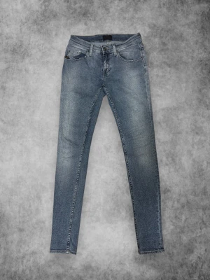 Tiger of Sweden Jeans - Stilrena jeans ifrån Tiger of Sweden - Skick: 8/10 - Storlek: W29 L32 - Nypris: 1499kr - Mitt pris: 279kr - DM vid frågor & funderingar! 🙌🏻