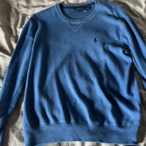 Blå Ralph Lauren Sweatshirt S - Bra skick, knappt använd, storlek S