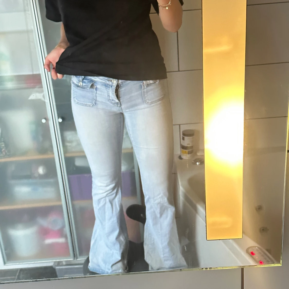 Ljusblå bootcut jeans med fickor - 2