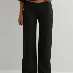 Nelly byxor - Så fina lågmidjade byxor från Nelly! Använda ca 3 ggr