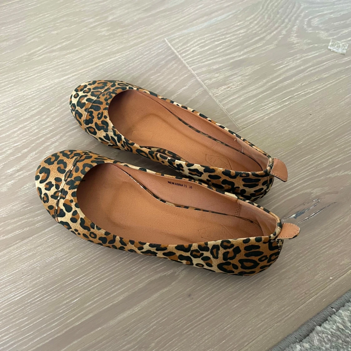 Leopardmönstrade ballerinaskor - 2