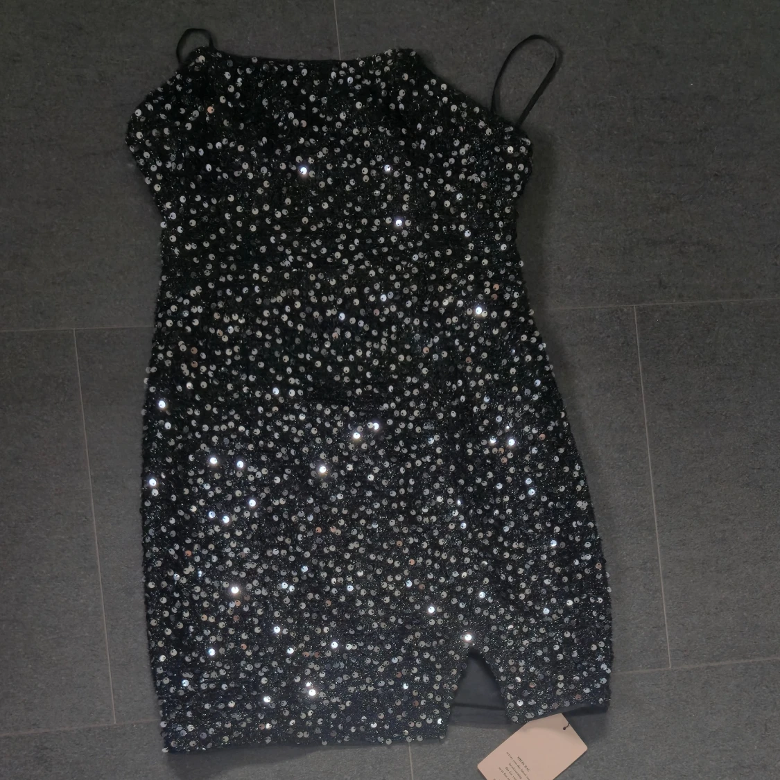 Svart paljettklänning och kjol  - 1