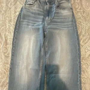 High waist jeans  - Byxorna är för små för mig nu så säljer de. 🤗 12-13y, 158 i längd/storlek. 
