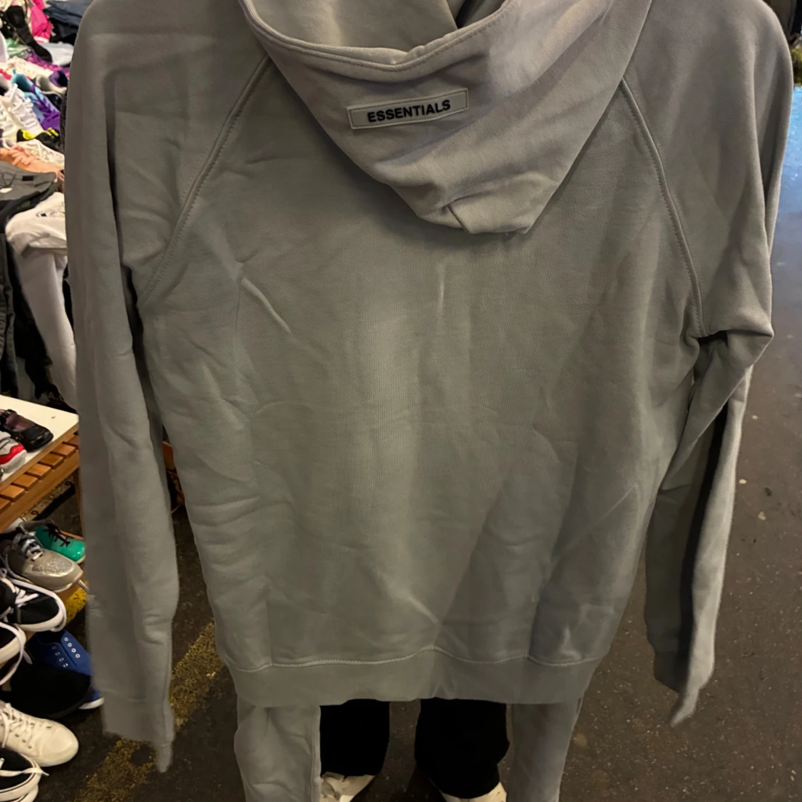 Ljusgrå Eśsentials set  - 1