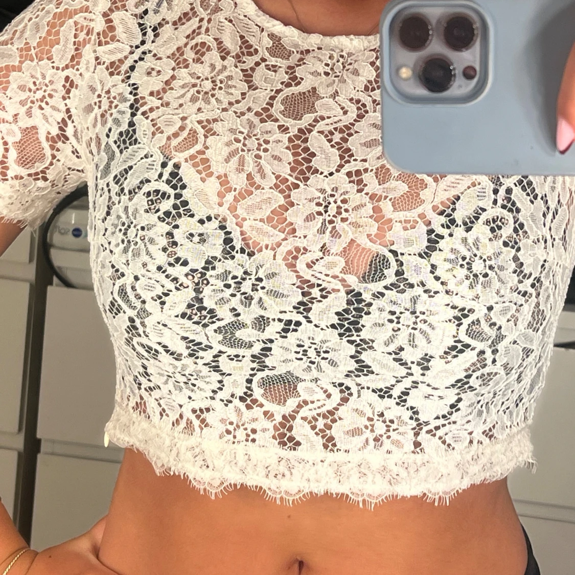 Vit spetsig croppad blus - 2