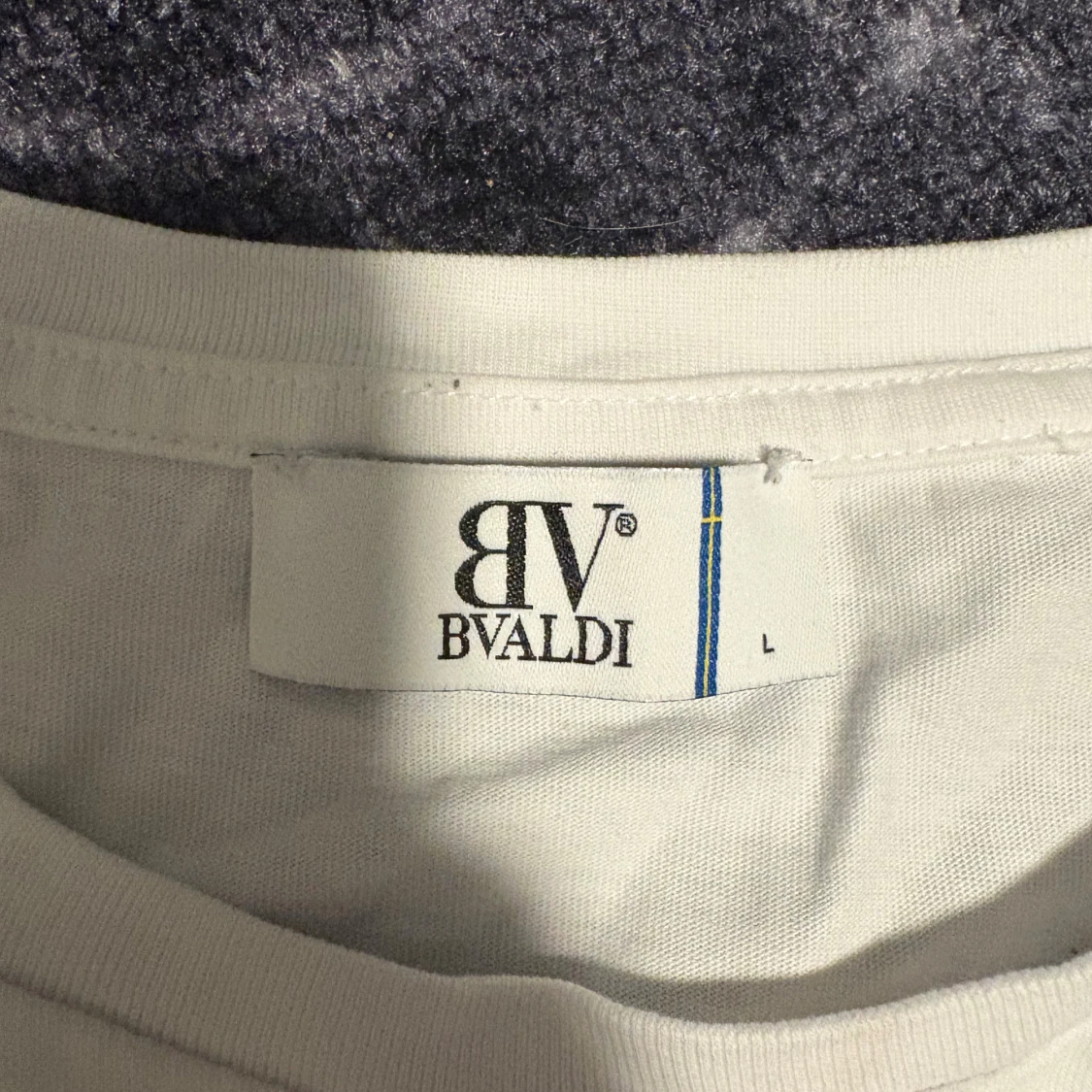 Vit t-shirt från BVALDI med tryck - 1