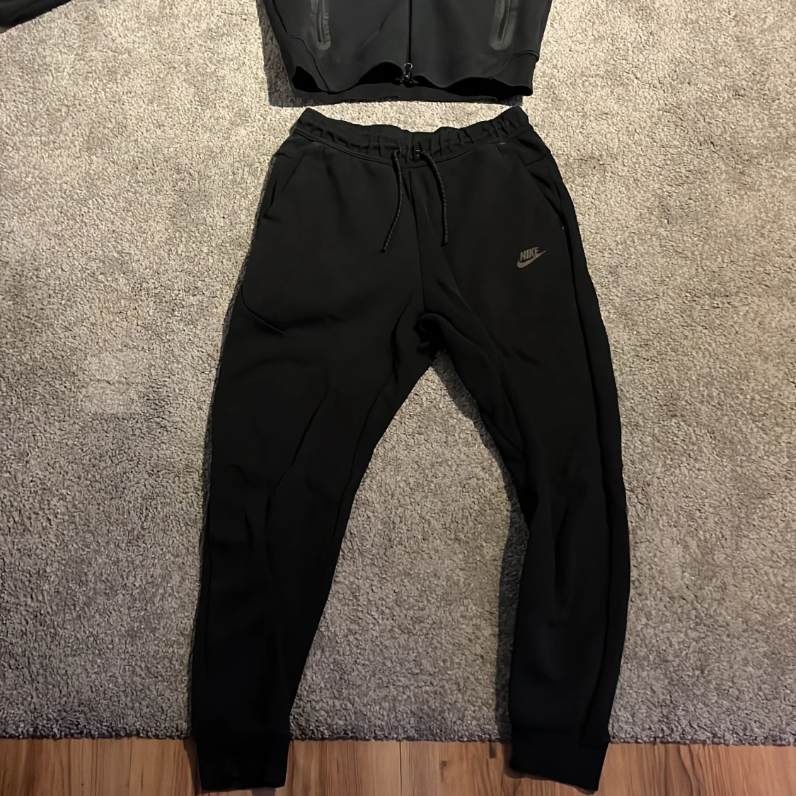 Svart Nike tech fleece byxor