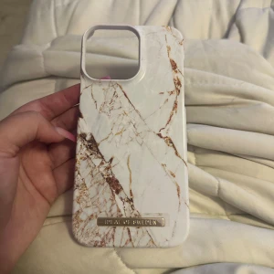 Skal iPhone 14 Pro Max  - Marmorskal till iPhone 14 Pro max från ideal of sweden, aldrig använt helt nytt, inga defekter