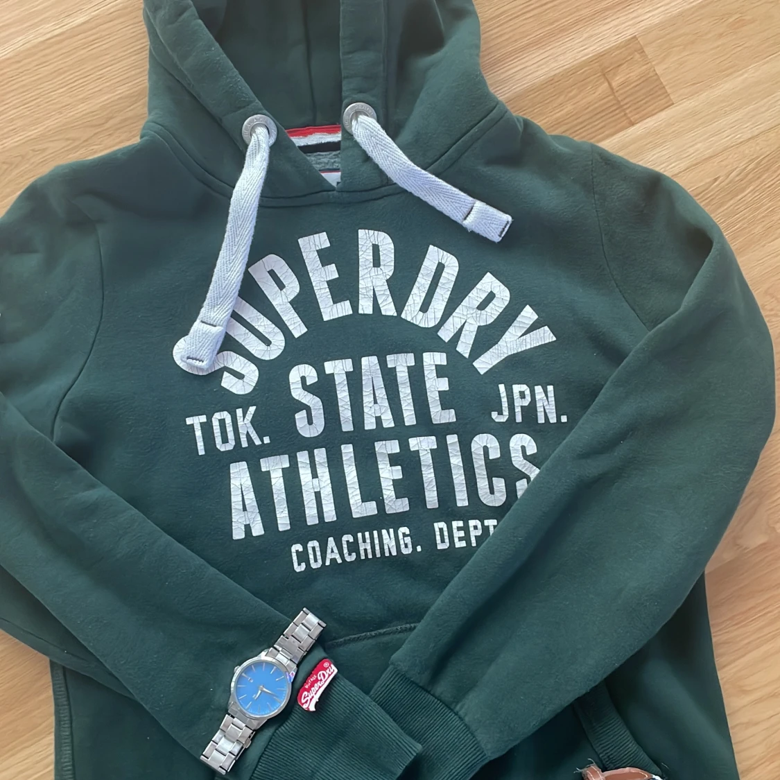 Mörkgrön Superdry hoodie med tryck - 2