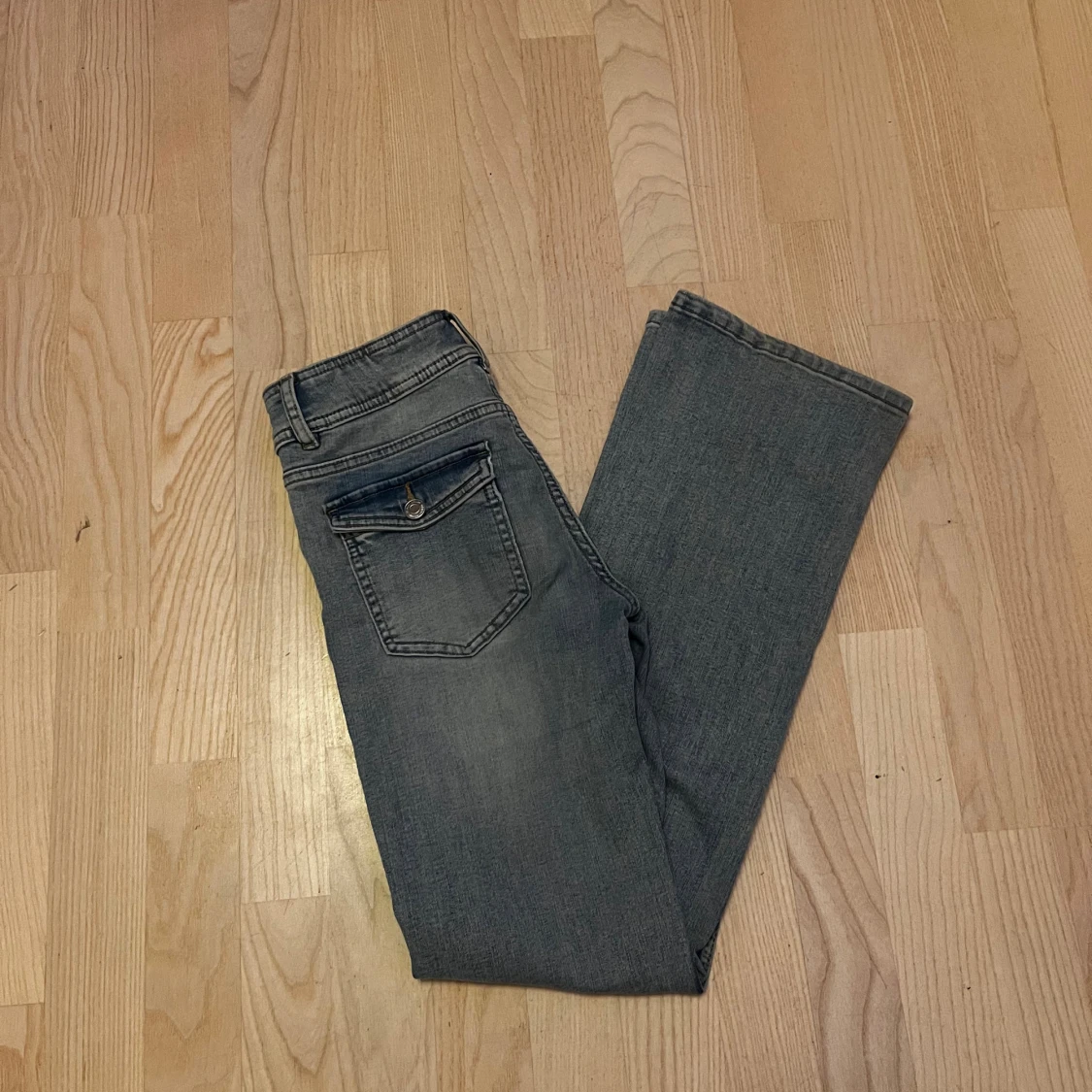 Blå bootcut jeans från Kappahl - 3