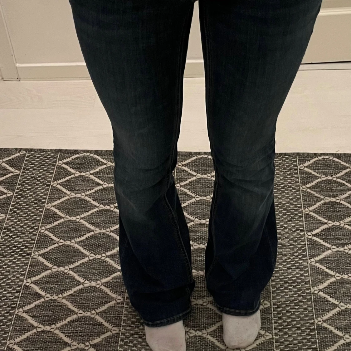 Mörkblå bootcut jeans