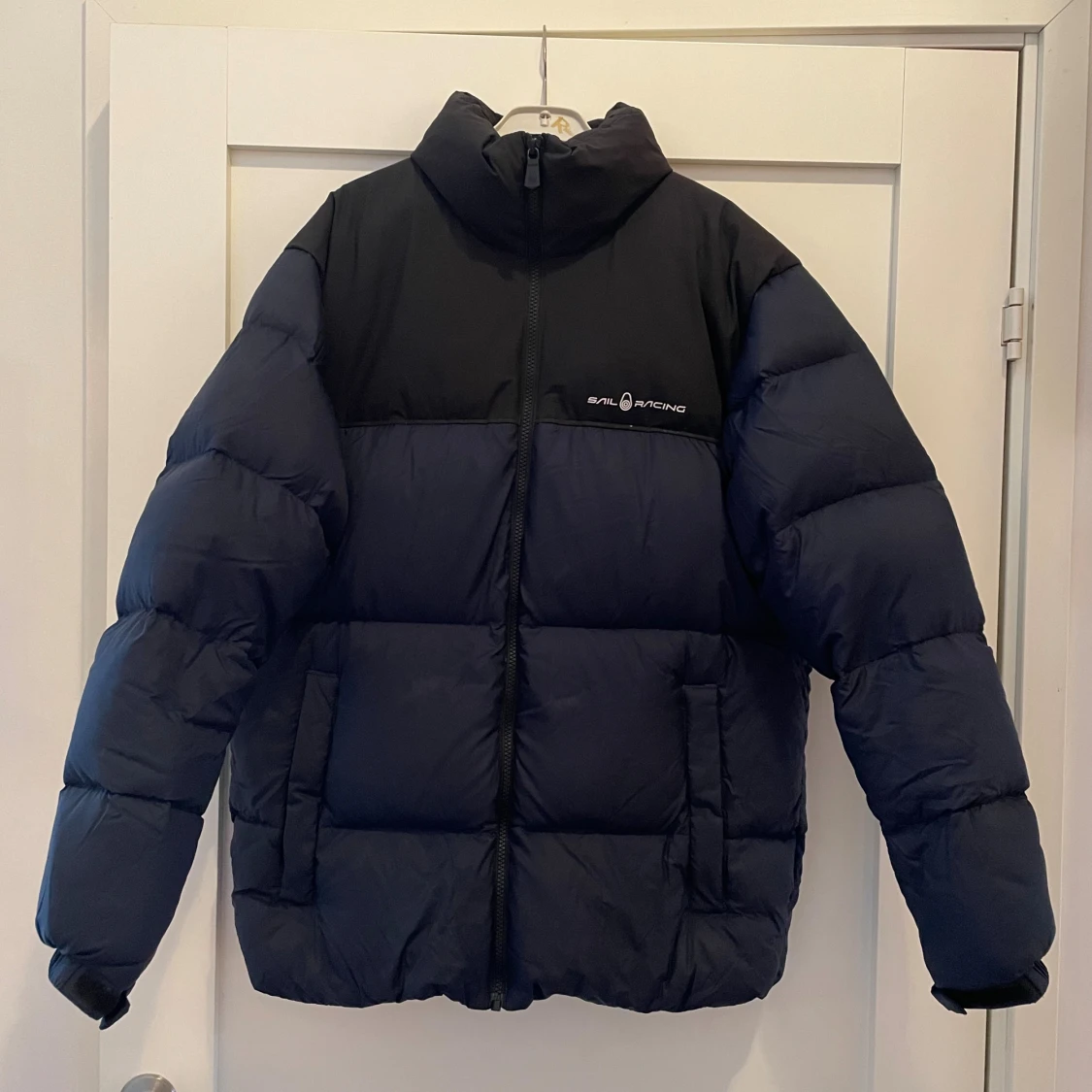 Svart och mörkblå Sail Racing dunjacka