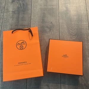 Svart bälte - Svart bälte som passar till allt, helt ny aldrig använd