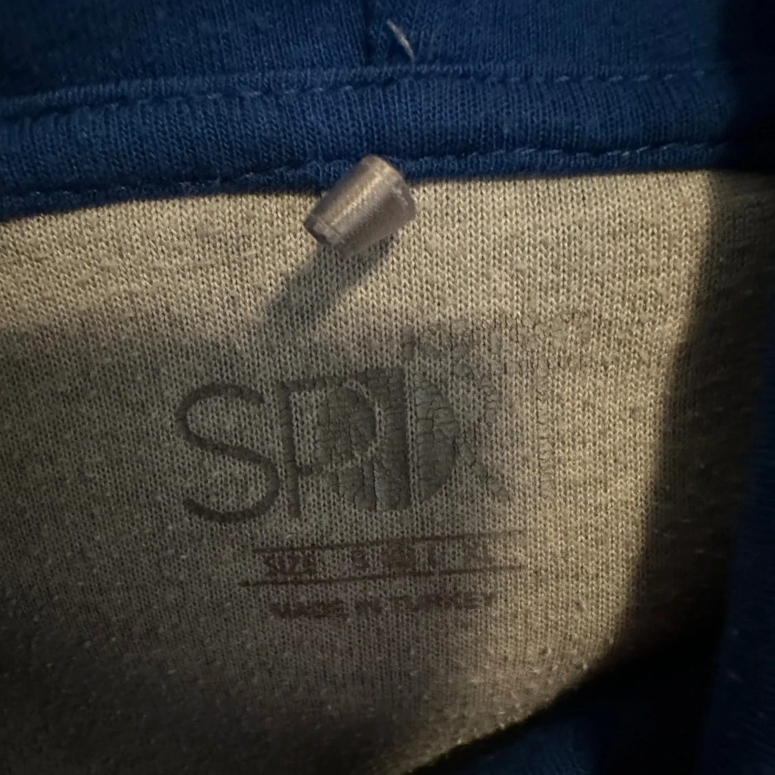 Grå hoodie i velour med blå huva strl: M - 3